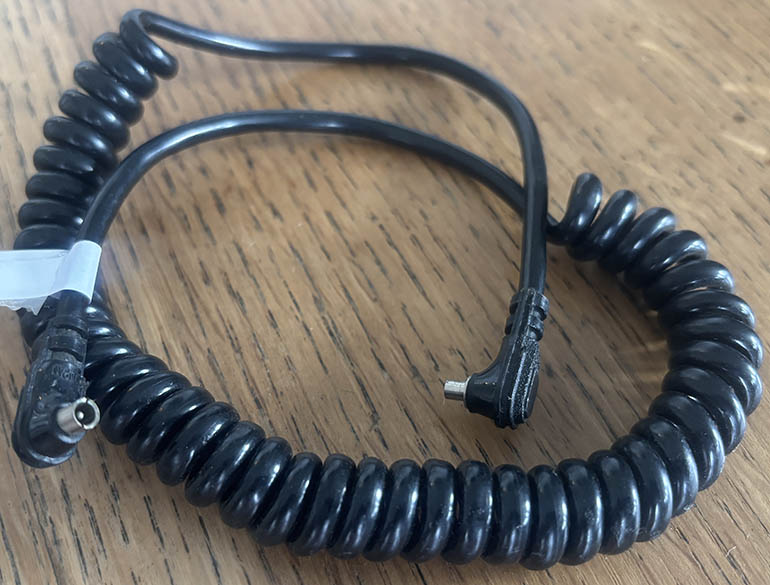 Unbranded 1m Coiled flash extension  Flash cable