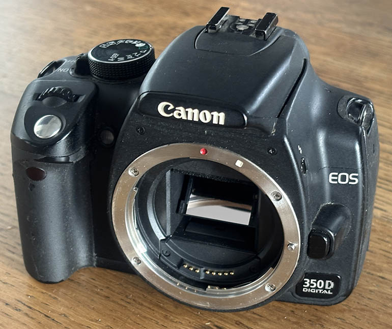 Canon EOS 350D 35mm camera
