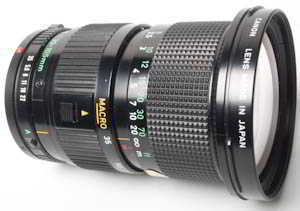 Canon 35-105mm f/3.5 FD wide-angle zoom 35mm interchangeable lens