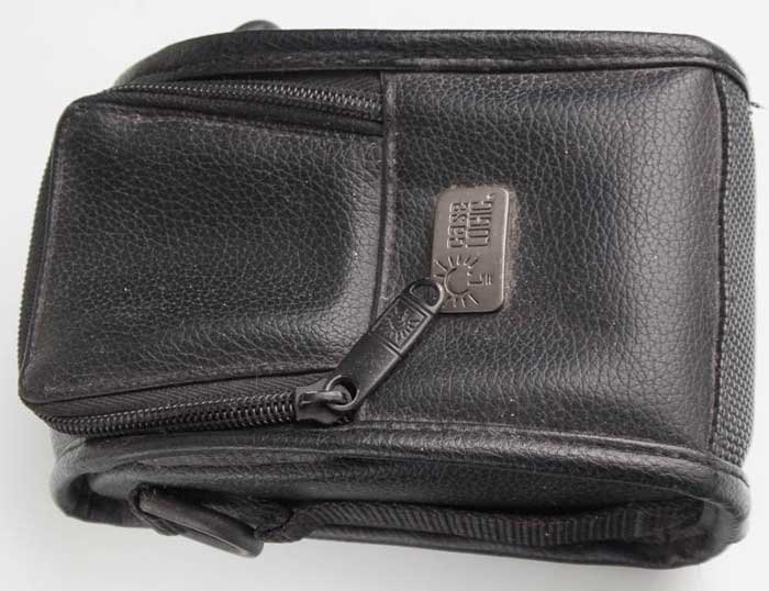 Pre-owned Case Logic compact