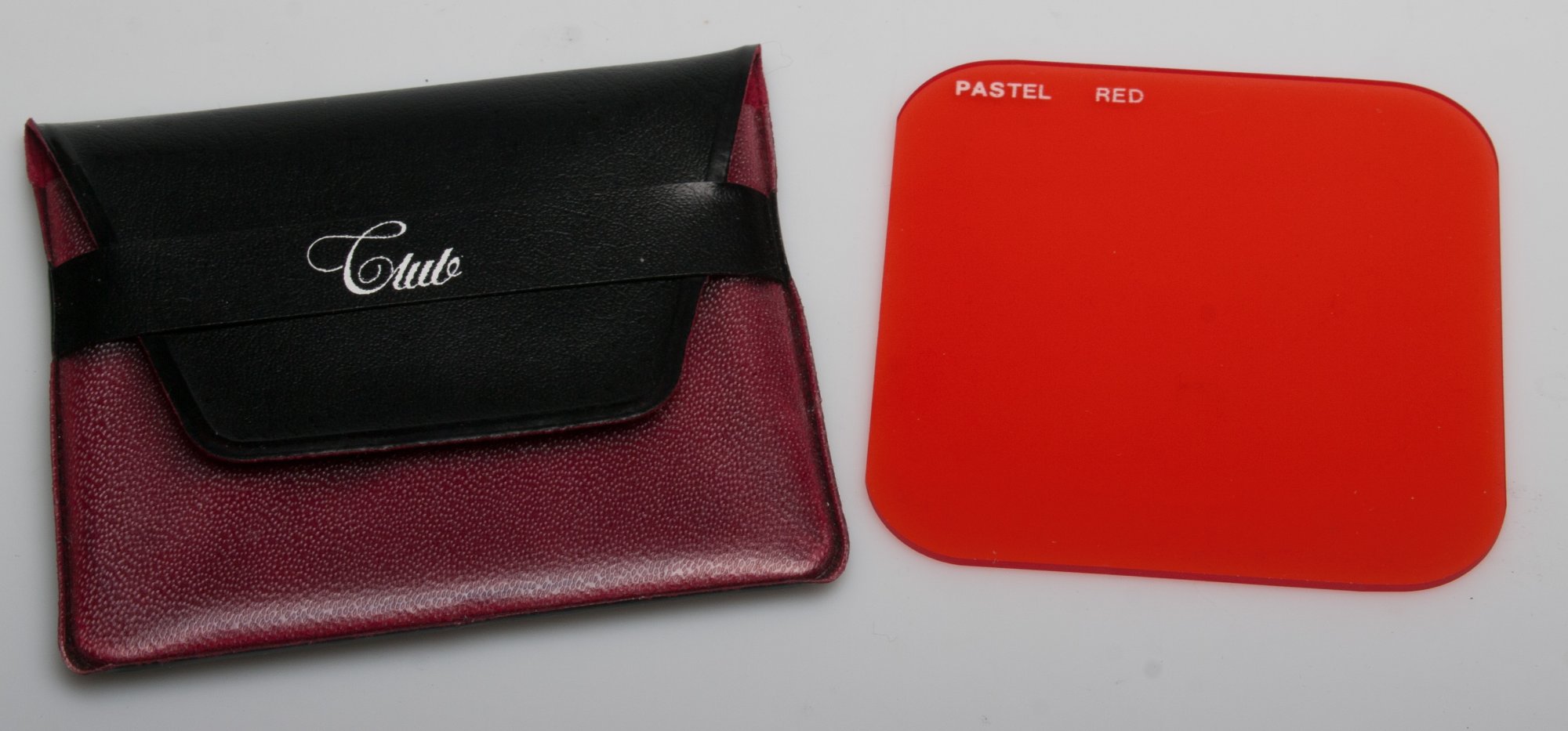 Second hand Club pastal red