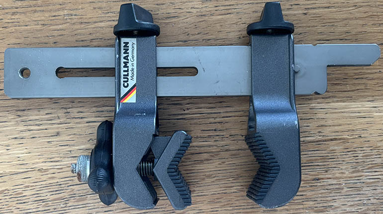 Cullmann 1004 Universal Clamp
 Tripod accessory