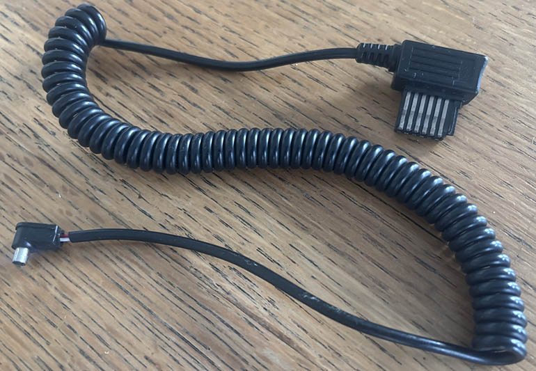 Metz 45-49 coiled flash sync cable  Flash accessory