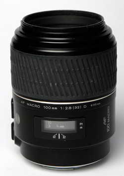 Minolta AF 100mm f/2.8 Macro  35mm interchangeable lens