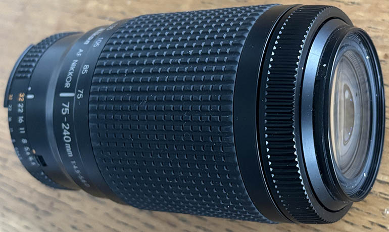 Nikon 75-240mm f/4.5-5.6 D AF Nikkor   35mm interchangeable lens