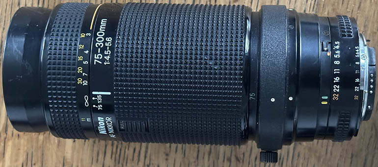 Nikon 75-300mm f/4.5-5.6 AF Nikkor   35mm interchangeable lens