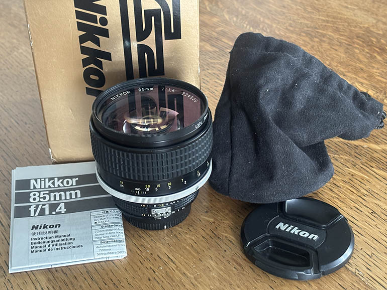 Nikon Nikkor 85mm f/1.4 AI-S 35mm interchangeable lens