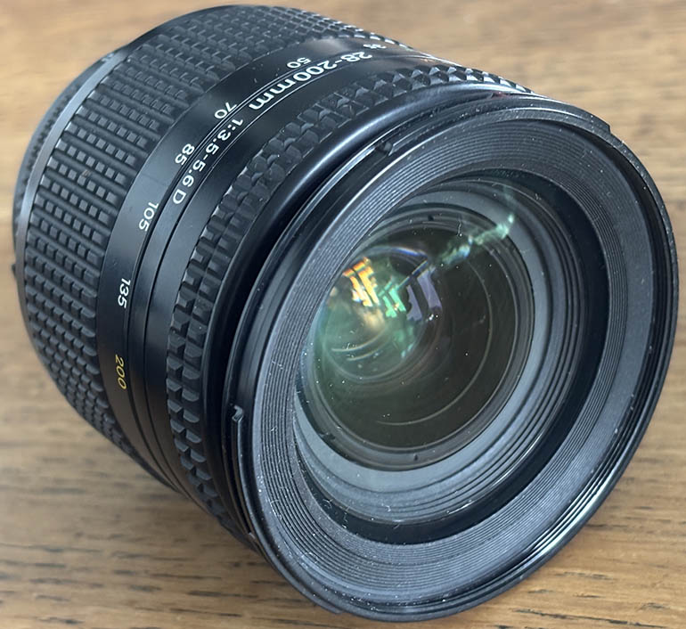 Nikon AF Nikkor 28-200mm f/3.5-5.6D 35mm interchangeable lens