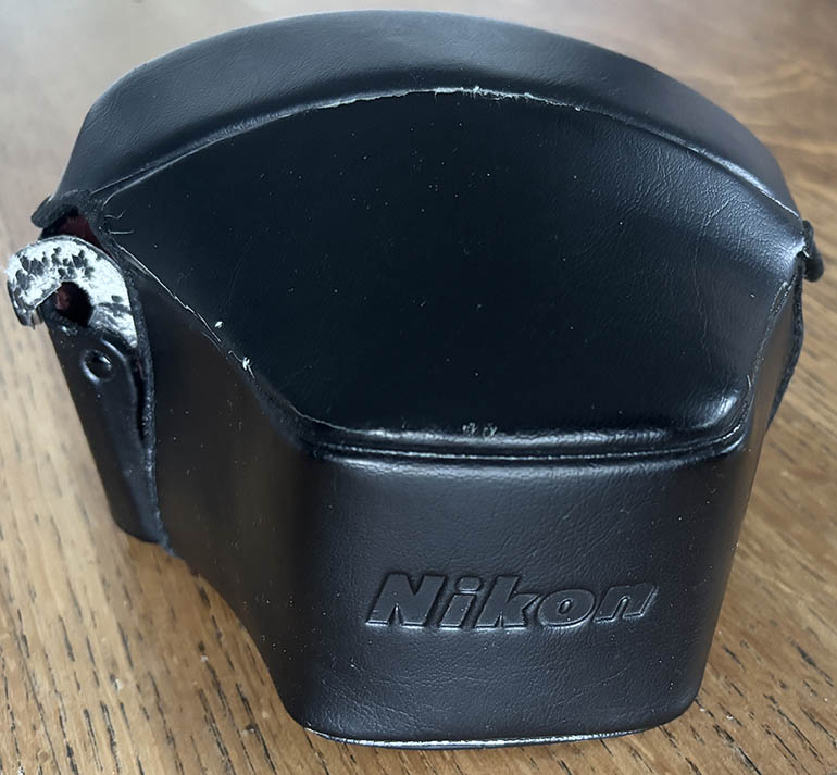 Nikon CF-11 leather  Camera case