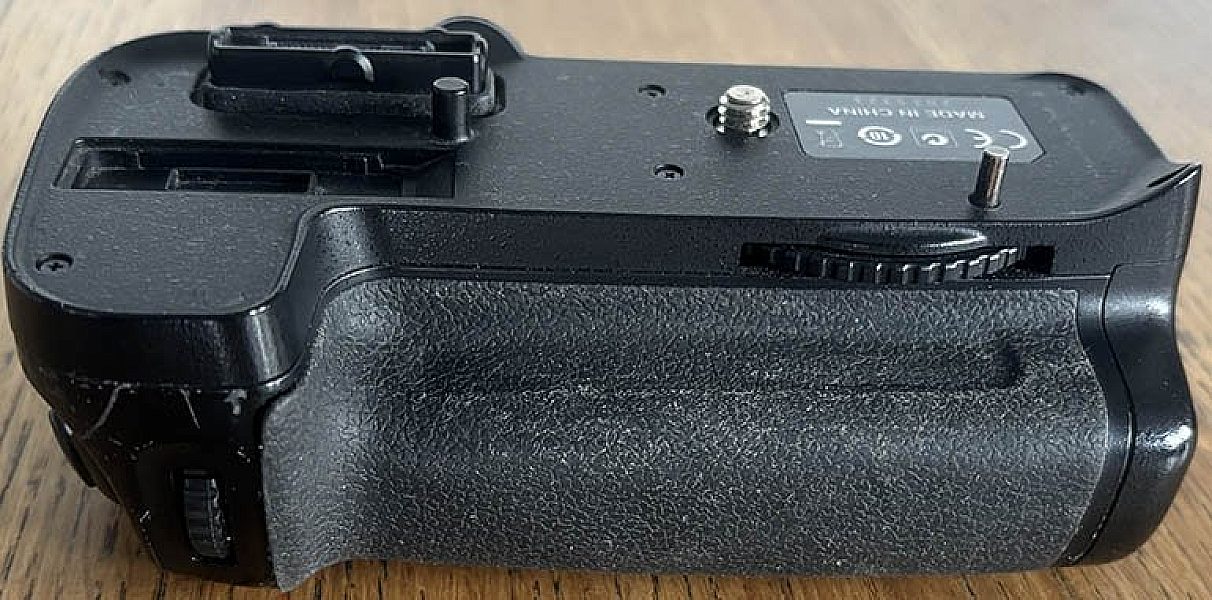 Pre-owned Nikon MB-D11 for D7000