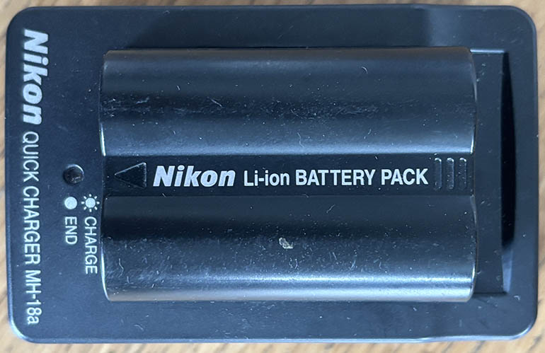 Nikon MH-18a and EN-EL3 7.4v 1400 mAh Li-ion Battery / Charger