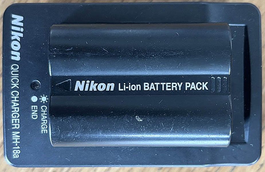 Pre-owned Nikon MH-18a and EN-EL3 7.4v 1400 mAh Li-ion