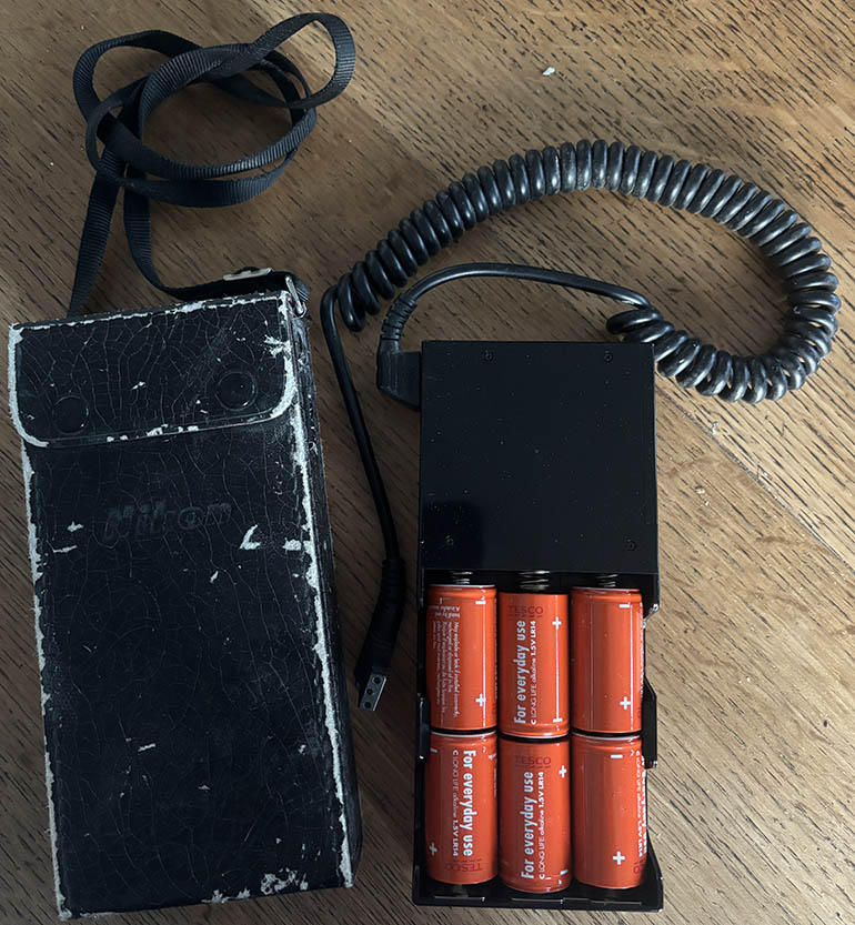 Nikon SD-7 Type C Battery Pack Battery / Charger