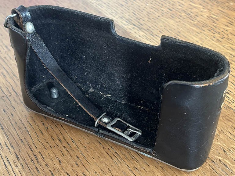 Second hand Russian Ever Ready case base