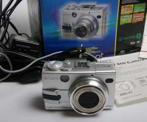 Sony Cybershot DSC-V1 5MP Digital Camera