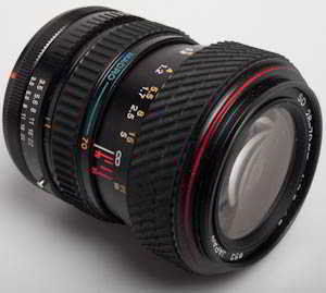 Tokina SD 28-70mm f/3.5-4.5 zoom Canon FD 35mm interchangeable lens