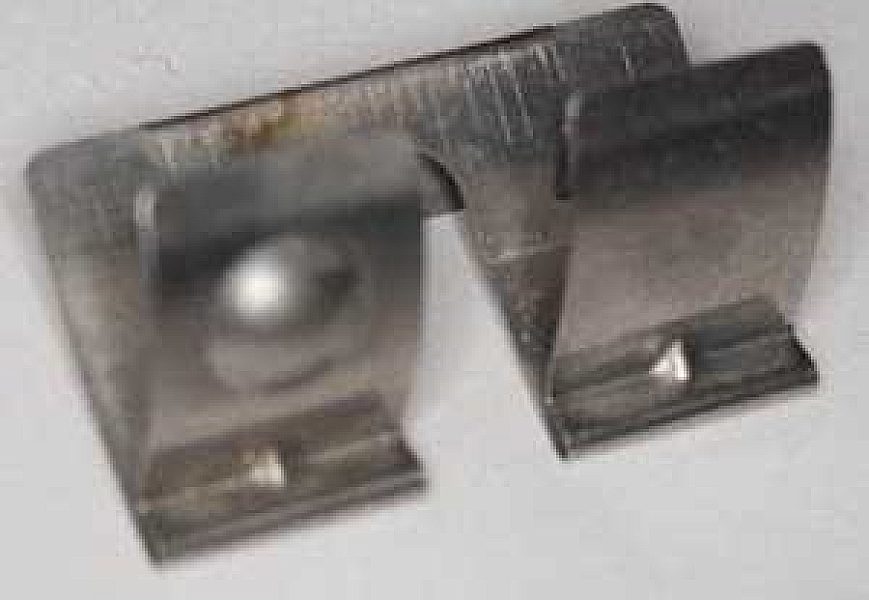 Second hand Vivitar 283 flash two battery contacts